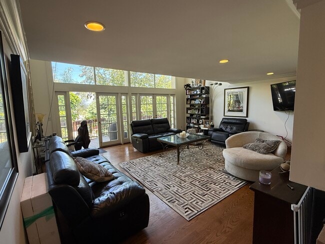 Building Photo - 14844 Valley Vista Blvd Rental