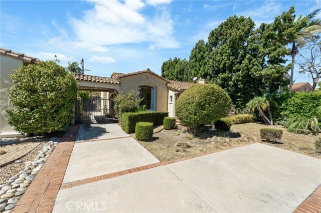 Photo - 233 S Swall Dr