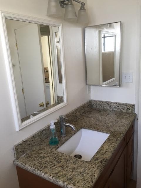 Building Photo - 2618 Voorhees Ave Unit B