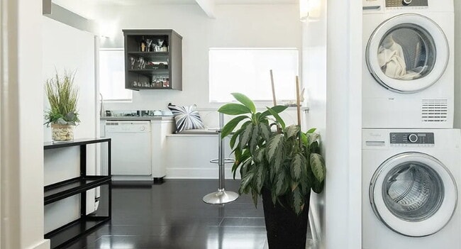 Photo - 2325 Kansas Ave