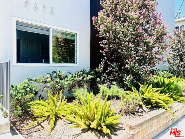 Photo - 5263 Riverton Ave