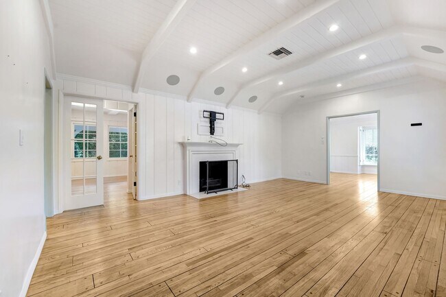 Photo - Charming Country English Home