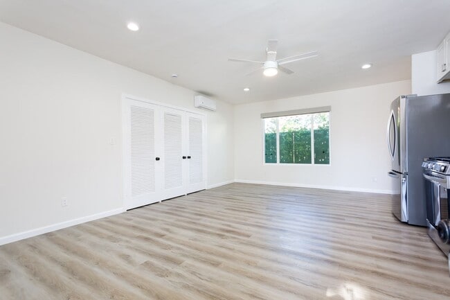 Photo - 4138 Middlesex Dr Unit 4138 Middlesex Drive