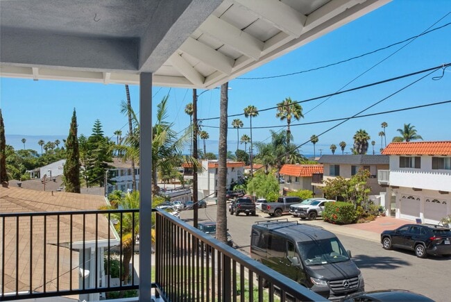Building Photo - 117 Avenida Algodon Unit C