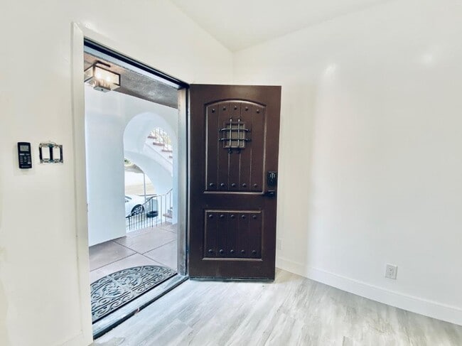 Photo - 627 Brittania St Unit 629