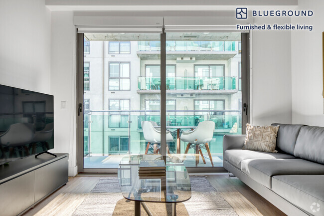 Building Photo - 1027 Wilshire Blvd Rental