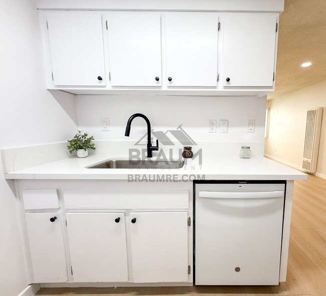 Photo - 5461 Kester Ave Unit 118