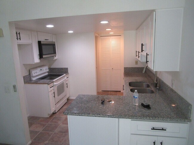 Photo - Beautiful 2 Bed / 2.5 Bath Condo in Fullerton