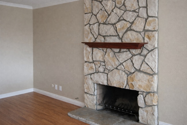 Photo - 220 Sandstone St