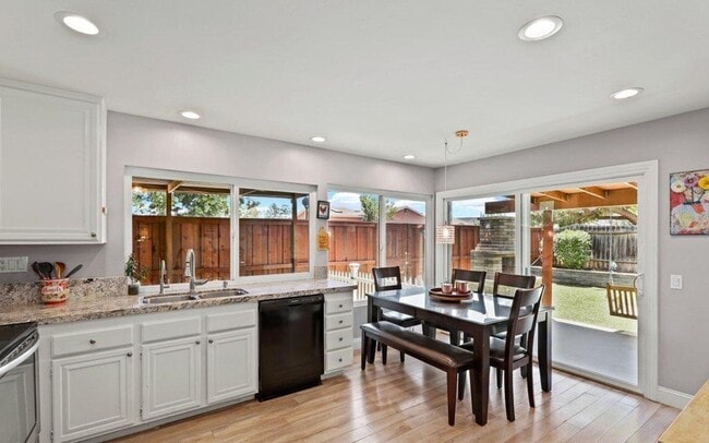 Photo - 13842 Midgrove Ct