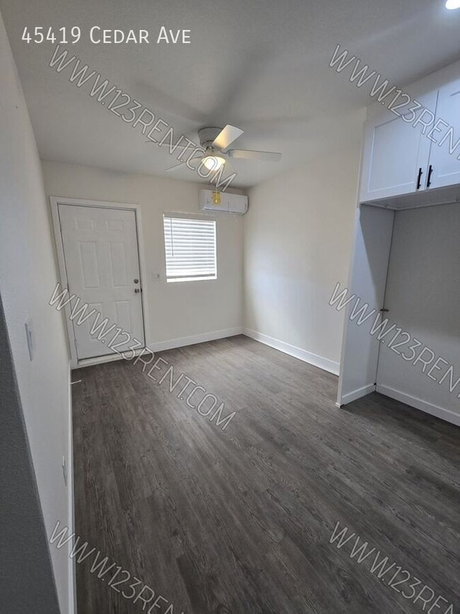 Photo - 45419 Cedar Ave