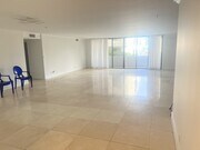 Very spacious living room - 10660 Wilshire Blvd Unit 309