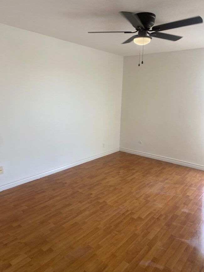 Photo - 1 BE/1 BA Renovated Apartment For Rent!