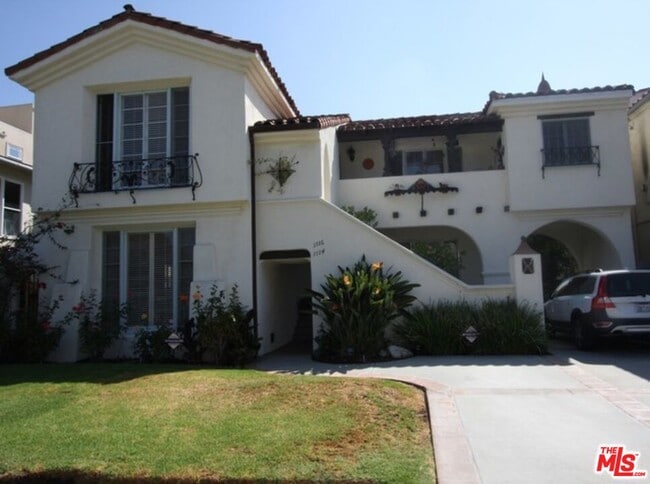 Photo - 1114 S Clark Dr House
