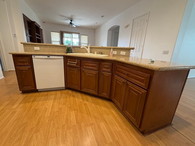 Photo - 48638 Barrymore St