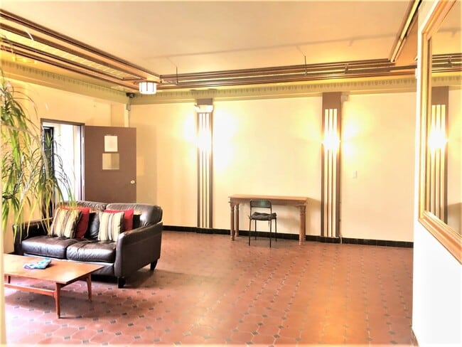 Building Photo - La Marquise