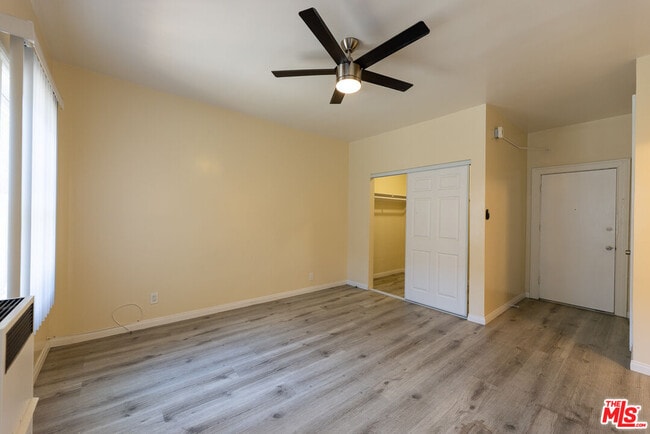 Photo - 946 S Burlington Ave Unit 208