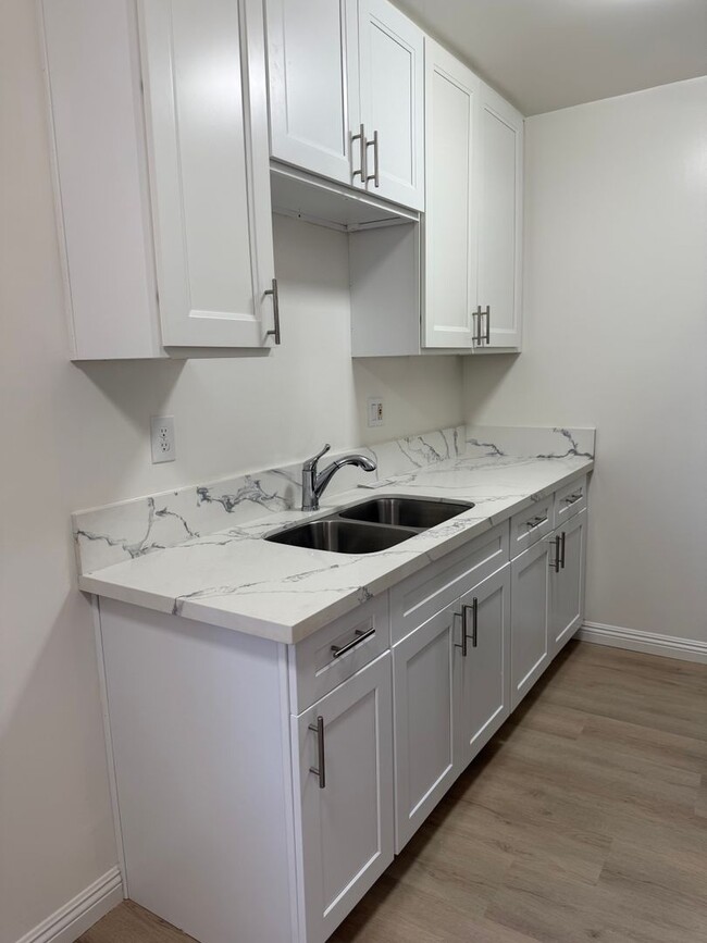 Photo - 2717 Vanderbilt Ln Unit B