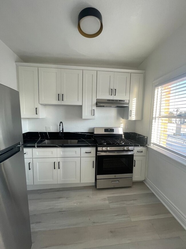 Photo - Wilton Way Apartments