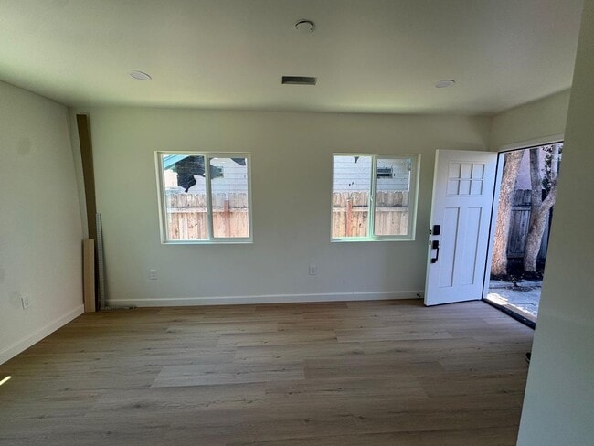 Photo - 2 bedroom 1 bath for rent in the College Area.