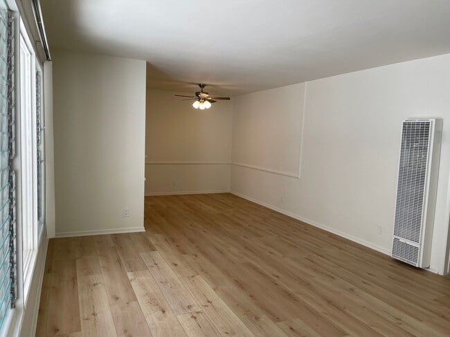 Photo - 1122 S Clark Dr Unit 3