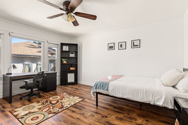 Photo - 515 Landfair Ave Apartment Unit Single Room 6 - 6