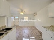 Photo - 1039 E Ridgewood St House