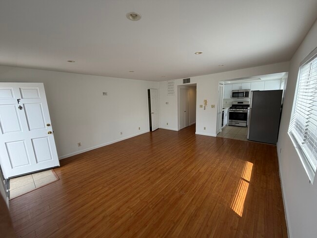 Photo - 308 E Valencia Ave