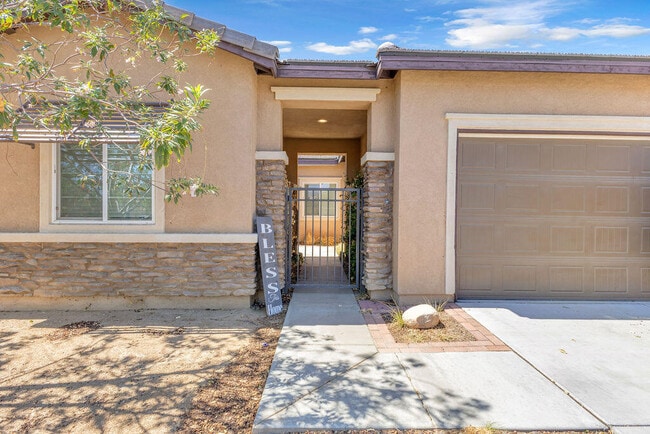 Photo - 42727 St Lucia St