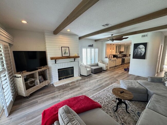 Photo - 289 Vista Royale Cir W