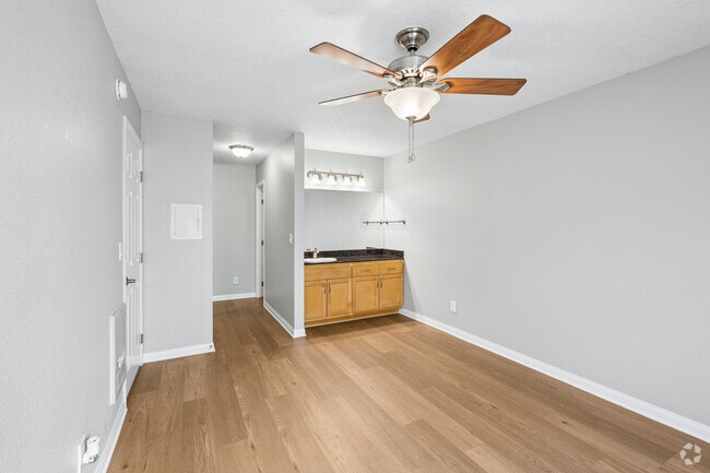2BR, 2BA - 950SF - Bedroom 1 of 2 - Highland Pinetree Apartments