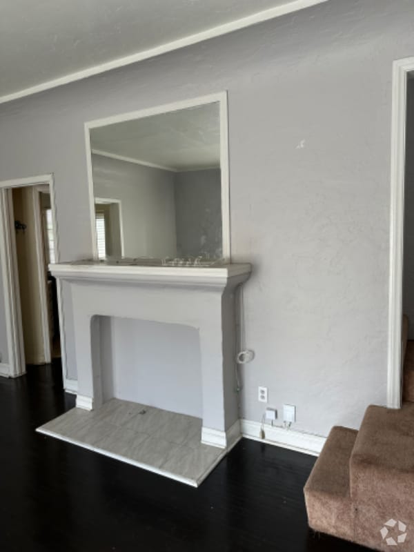Building Photo - 322 W 43rd St Rental