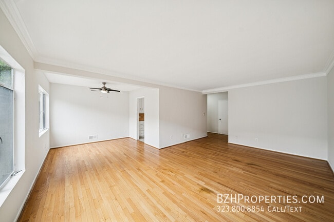 Building Photo - 1306 Havenhurst Dr Unit 6