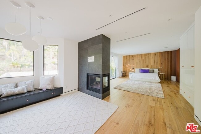 Photo - 25879 Chalmers Pl