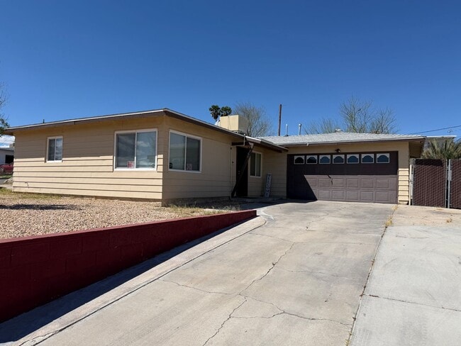 Building Photo - 3 Bedroom 2 Bathroom House with Central A/C , 2 Car Garage and Beautiful Backyard with Covered Patio