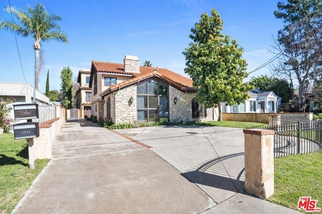 Photo - 12841 Landale St