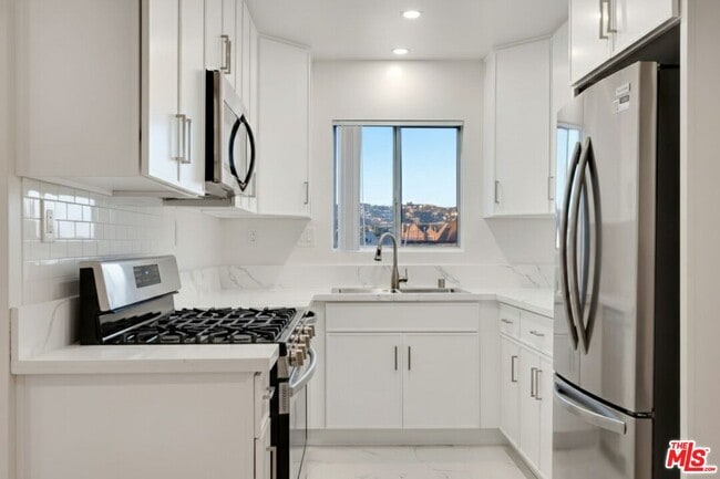 Photo - 1477 S Canfield Ave Unit 304