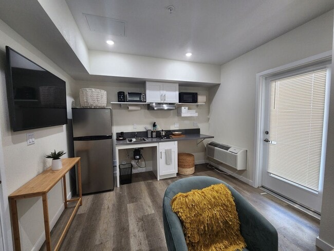 Building Photo - 228 N Soto St Unit 1