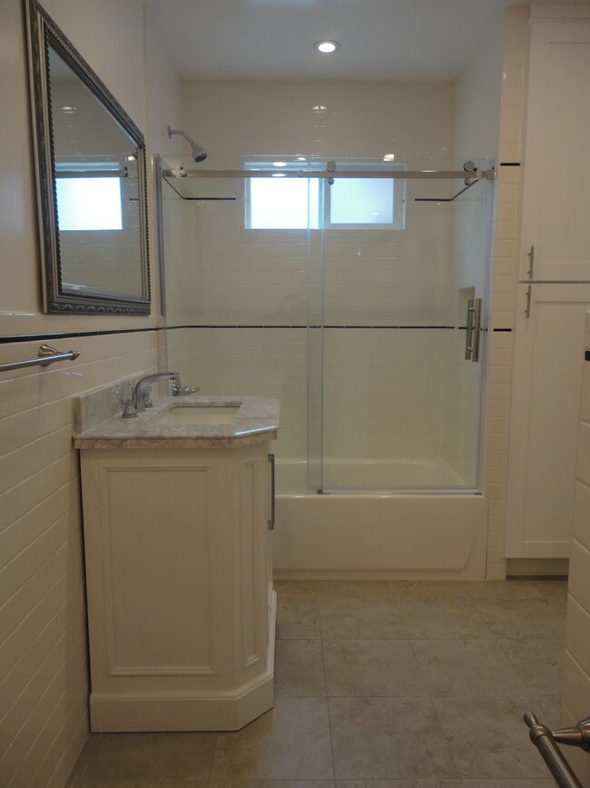 Photo - 3176 Rowena Ave