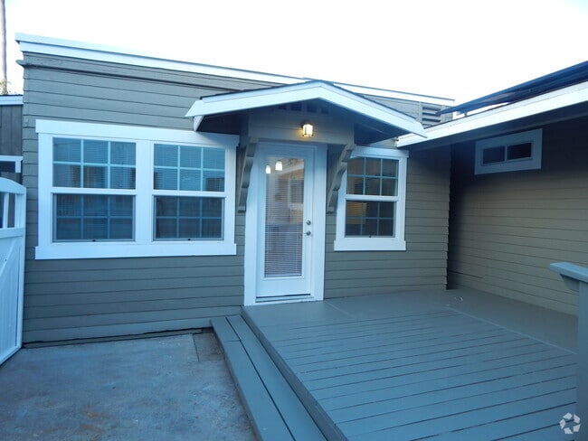 Building Photo - 4550-4550 B 42nd St. Unit 4550 B 42nd St. Rental