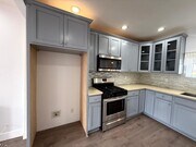 Photo - Beautiful spacious detached 2 bedrooms - 1... House