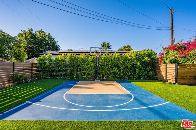 Photo - 22745 Erwin St