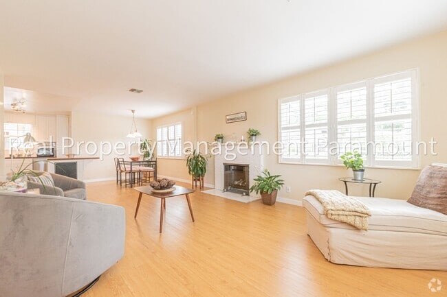 Building Photo - Modern, Eco-Friendly 4BR Home with Views i...