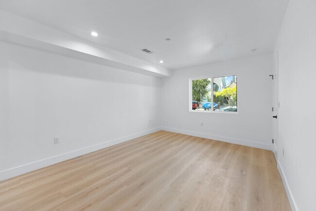 Photo - 3207 W 18th St Unit 2