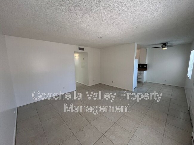 Building Photo - 556 E Chuckwalla Rd Unit 3
