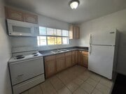 Kitchen - 343 Richmond St Unit 2