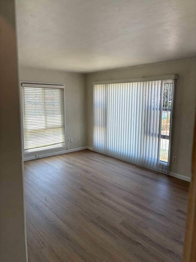 Photo - Centrally Located 3/1