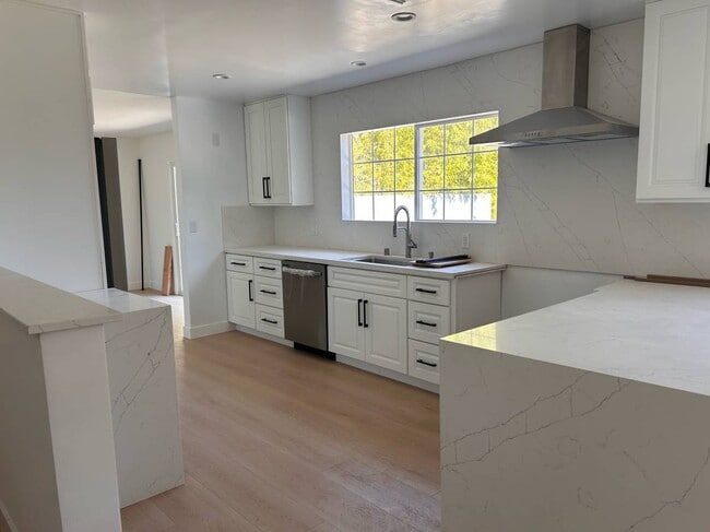 Photo - 11960 Modjeska Pl