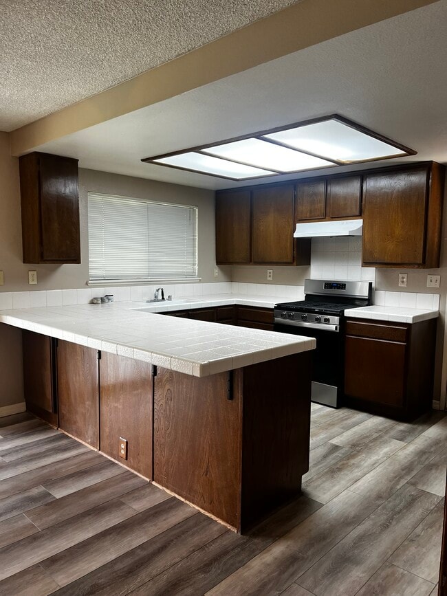 Kitchen - 2716 W Avenue K4