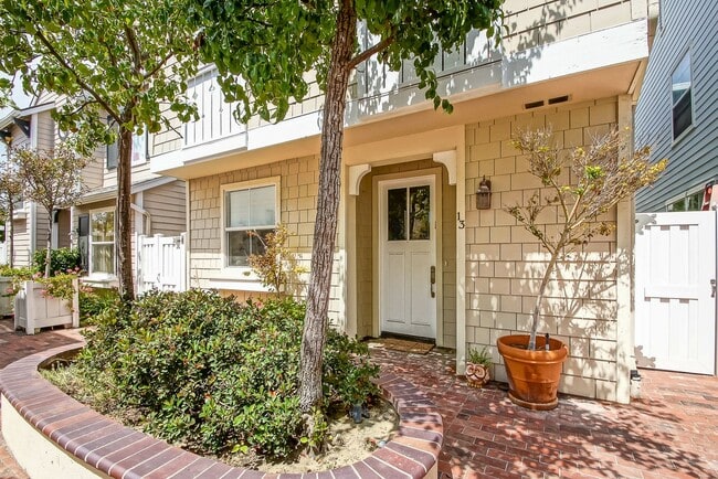 Photo - BEAUTIFUL, BRIGHT & AIRY, 3BR2.5BA TOWNHOME ON THE WESTERN-MOST CORNER/END OF THE EXCLUSIVE 1800 ...